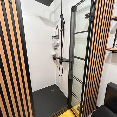 Premium Yellow Loft レダ